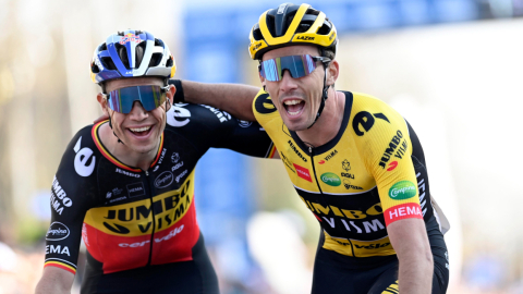 Wout Van Aert y Christophe Laporte, en la meta de la clásica Saxo Bank, el 25 de marzo de 2022.