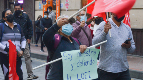 Maestros protestan en Cuenca en contra del Gobierno, este 23 de marzo de 2022.