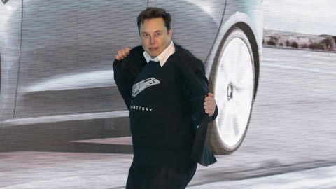 Elon Musk, con sus pasos de baile que valen millones de dólares