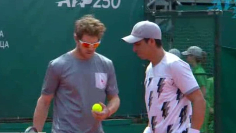 Gonzalo Escobar (d) y Ariel Behar (i), durante la semifinal del ATP 250 de Belgrado, el 22 de abril de 2022.