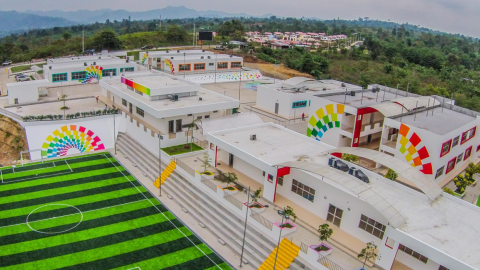 Vista aérea de la unidad educativa Chone, una de las escuelas del Milenio construidas durante el gobierno de Rafael Correa.