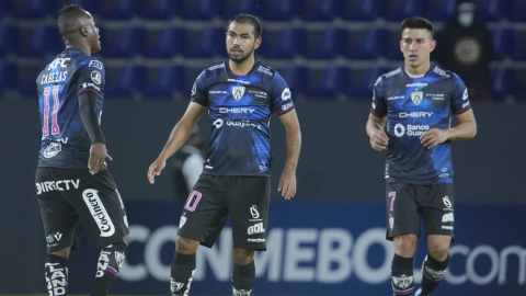 Jugadores de Independiente del Valle, en el partido ante Deportes Tolima, en Sangolquí, el 13 de abril de 2022.