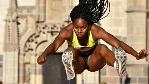 Yuliana Angulo, durante una competencia de salto largo en Eslovaquia, en mayo de 2020.