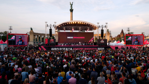 Presentación del Ineos Grenadiers para el Giro de Italia 2022 el 4 de mayo en Budapest.