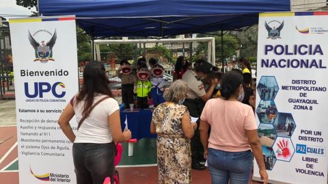 Imagen de una feria ciudadana en el distrito Portete de Guayaquil, frente a la ola de inseguridad en la urbe.