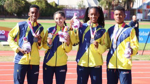 El equipo ecuatoriano de relevos mixtos, en los Juegos Suramericanos de la Juventud de Rosario, el 8 de mayo de 2022.