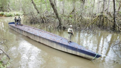 La Armada colombiana destruyó un semisumergible con capacidad para transportar hasta cuatro toneladas de cocaína, el 14 de mayo de 2022.