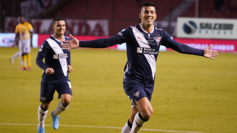 Michael Hoyos, de Liga de Quito, festeja un gol ante Delfín en el Rodrigo Paz Delgado, el 14 de mayo de 2022.