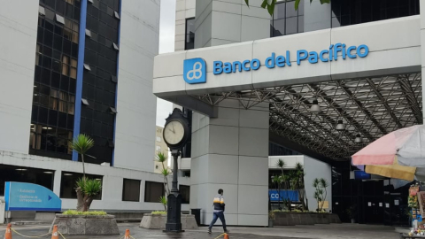 Oficina principal del Banco del Pacífico, en el norte de Quito, el 17 de mayo de 2022.