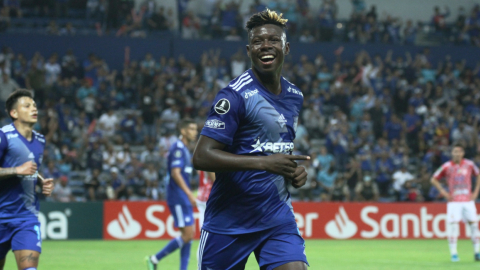 Alejandro Cabeza, durante el partido de Emelec ante Independiente Petrolero, en el estadio George Capwell, el 24 de mayo de 2022.