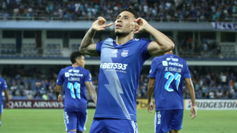 Joao Rojas celebra su anotación en la goleada de Emelec 7-0 a Independiente Petrolero en la Fecha 6 de la fase de grupos.