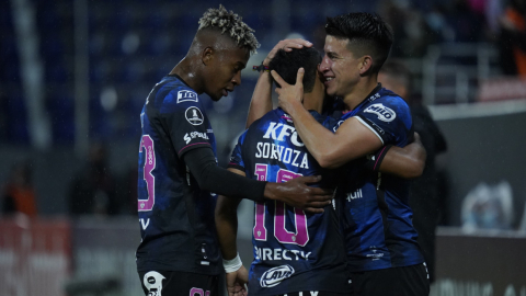 Los jugadores de IDV celebran un gol ante América Mineiro, el 25 de mayo de 2022 por la Copa Libertadores.