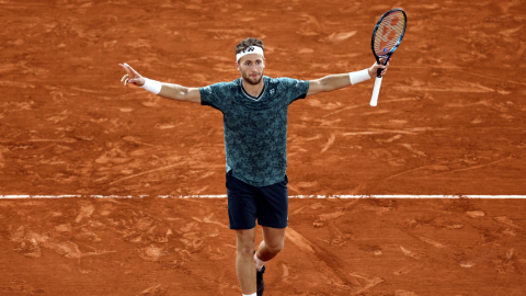 Casper Ruud reacciona después de ganar contra Marin Cilic en las semifinales de Roland Garros, el 3 de junio de 2022.