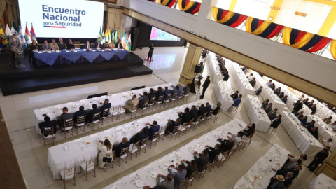 El presidente Guillermo Lasso se reunió con alcaldes, prefectos y gobernadores para analizar la inseguridad, el 6 de junio de 2022, en Quito.