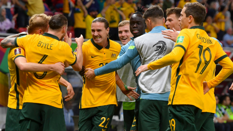 Jugadores de Australia, en el partido ante Emiratos Árabes Unidos por el cupo al Mundial de Catar, el 7 de junio de 2022.