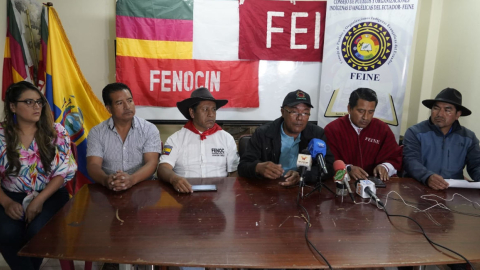 Representantes de las organizaciones indígenas FEINE, FENOCIN, FEIN, FENOC, en rueda de prensa para anunciar su apoyo a las movilizaciones del13 de junio de 2022.