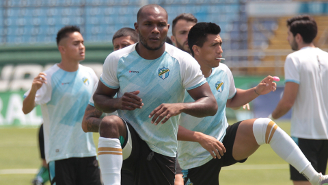 Juan Luis Anangonó, durante un calentamiento antes de un partido en Guatemala, el 8 de mayo de 2022.