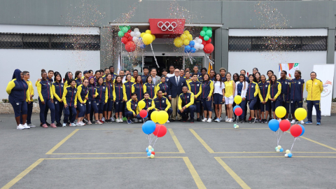 Delegación ecuatoriana antes de viajar a Valledupar, Colombia, para competir en los Juegos Bolivarianos. 