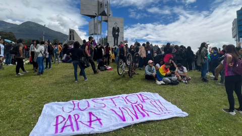 Un grupo de manifestantes se congrega en el Redondel José Martí, en Quito, el 25 de junio de 2022.