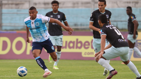 Duman Herrera, del Aampetra, en el partido ante Universidad Católica, en Quito, el 30 de junio de 2022.