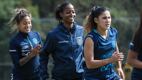 Las jugadoras de la selección ecuatoriana femenina de fútbol durante uno de sus entrenamientos previo a la Copa América, el 28 de junio 2022.