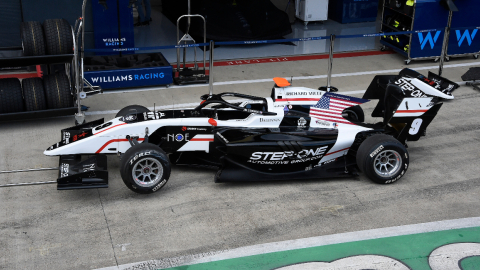 El piloto del ART, Juan Manuel Correa, en los pits stops del GP de Gran Bretaña.