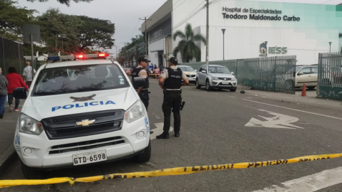 Exteriores del hospital del IESS, Teodoro Maldonado Carbo, sur de Guayaquil,, el 14 de julio de 2022.