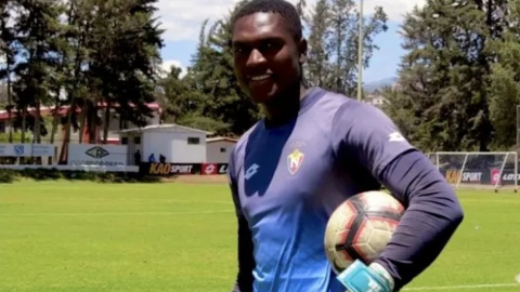 David Cabezas, arquero de El Nacional, durante un entrenamiento en el complejo del club en Tumbaco.