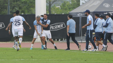 Los jugadores de Guayaquil City celebran uno de los goles ante Universidad Católica, el 17 de julio de 2022.