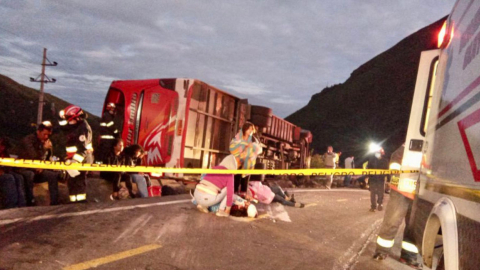 Un bus se volcó en la vía Papallacta, el 25 de julio de 2022.