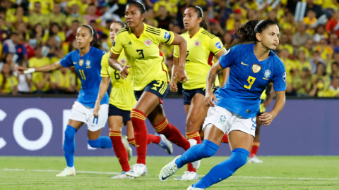 Debinha, de la selección de Brasil, celebra su gol ante Colombia en la final de la Copa América Femenina, en Bucaramanga, el 30 de julio de 2022.