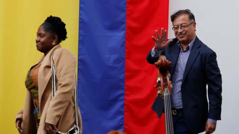 El presidente electo Gustavo Petro y la vicepresidenta Francia Márquez, durante el acto de entrega de sus credenciales, en Bogotá, el 23 de junio de 2022.