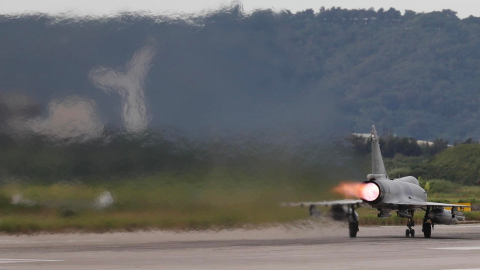 Un avión Mirage 2000 de Taiwán despega de la base Hsinchu, en respuesta a las maniobras chinas, el 6 de agosto de 2022. 