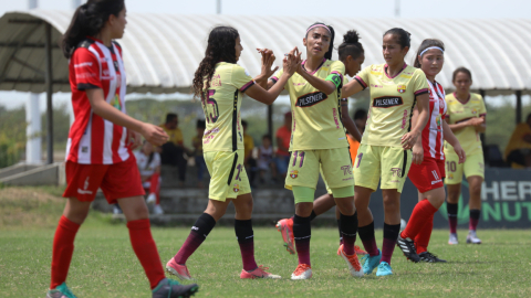 Las jugadoras de Barcelona festejan uno de los goles ante Técnico Universitario, el 6 de agosto de 2022. 