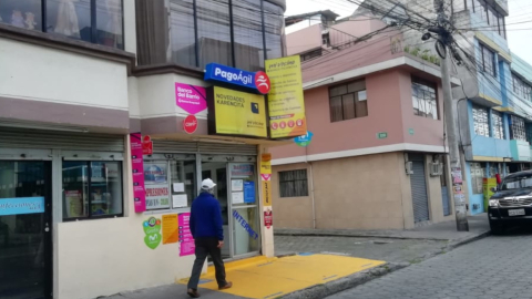 Un corresponsal no bancario ubicado en Turubamba, en el sur de Quito el 10 de agosto de 2022.