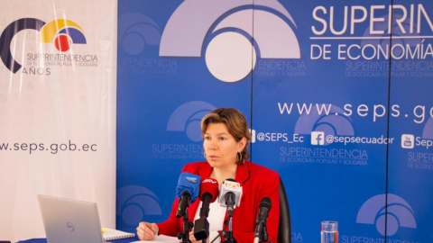 Margarita Hernández, superintendenta de la Economía Popular y Solidaria en una rueda de prensa el 11 de agosto de 2022.