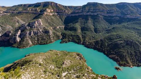 Vista panorámica del embalse Cortes de Pallás, en Valencia, donde murió un ecuatoriano, el 20 de agosto de 2022. 