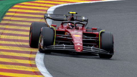 Carlos Sainz, durante la clasificación del Gran Premio de Bélgica, el 27 de agosto de 2022.