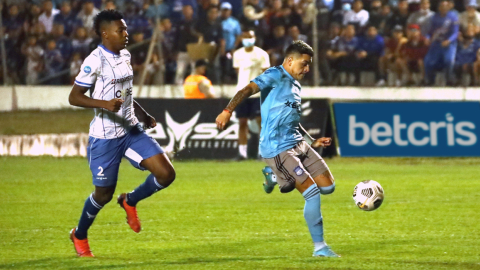 Diego García, de Emelec, en el partido ante 9 de Octubre, en Milagro, el 27 de agosto de 2022.