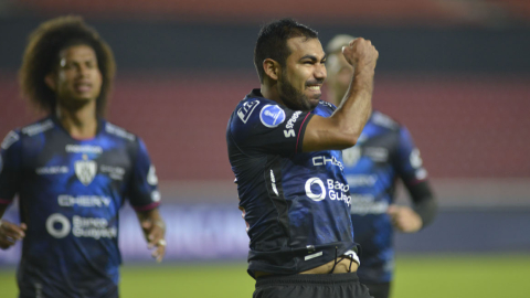 Junior Sornoza, de IDV, festeja un gol ante Deportivo Táchira por la Copa Sudamericana, el 9 de agosto de 2022.