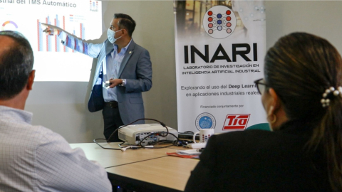 Investigadores de Inari en Ecuador trabajan en desarrollar programas para el sector de 'retail', en 2022.