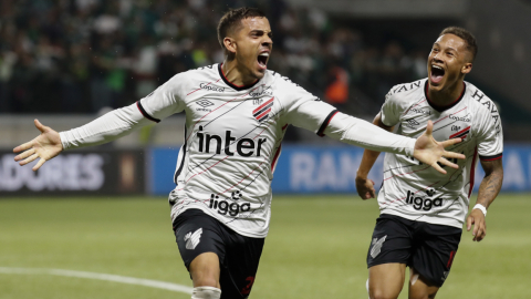 David Terans de Paranaense celebra su gol, el 6 de septiembre de 2022, en el partido de las semifinales de la Copa Libertadores ante Palmeiras en el estadio Allianz Parque en Sao Paulo (Brasil).