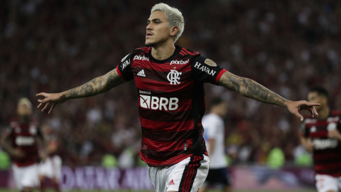 Pedro Guilherme festeja uno de los goles de Flamengo ante Vélez Sarsfield, el 7 de septiembre de 2022, por la semifinal de la Copa Libertadores. 