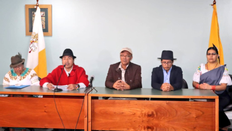 Leonidas Iza, presidente de la Conaie, en rueda de prensa desde la sede de la Conferencia Episcopal, en Quito, el 13 de septiembre de 2022.