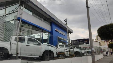 Imagen referencial de camionetas en un concesionario en el norte de Quito el 14 de septiembre de 2022.