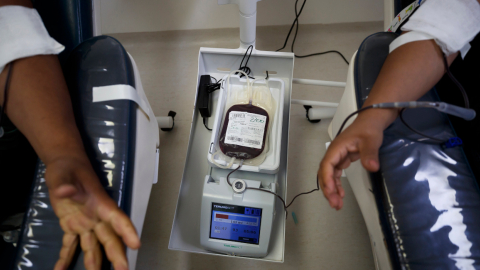 Personas donan sangre en un hospital de México, el 14 de septiembre de 2022.