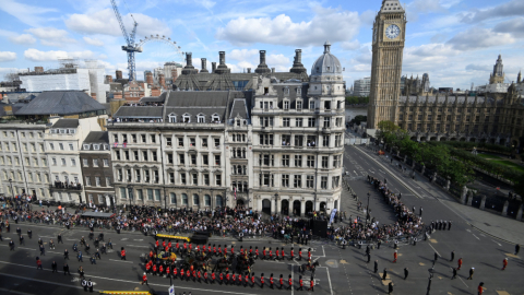 El tiempo de espera para despedir a la reina Isabel II, en el Westminster Hall, en Londres, supera las 14 horas y la extensión de la fila se acerca a los ocho kilómetros, al 15 de septiembre de 2022.