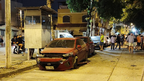 Un auto quedó destruido, tras la denotación de un explosivo en Sauces 2, 17 de septiembre de 2022.