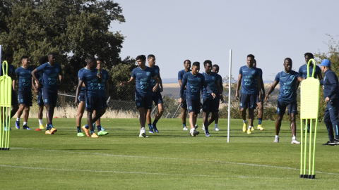 Los jugadores de la selección ecuatoriana entrenan en Segovia, el martes 20 de septiembre de 2022.