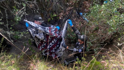 Cobija encontrada en el operativo de búsqueda de María Belén Bernal, abogada desaparecida en la Escuela de Policía. Quito, 21 de septiembre de 2022